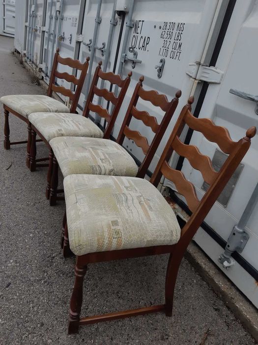 Masa Veche extensibila si 4 Scaune din lemn