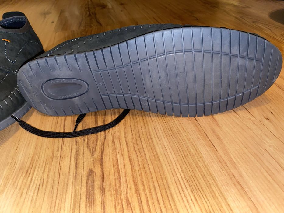 Чисто нови мъжки обувки