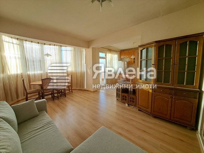 Дава се под наем Двустаен апартамент в Варна, Цветен квартал - 65 кв.м за 435 € - Снимка #2