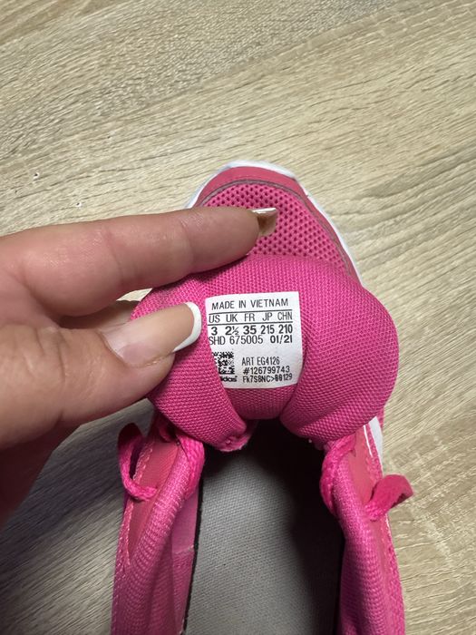 Vand 2 perechi de adidas