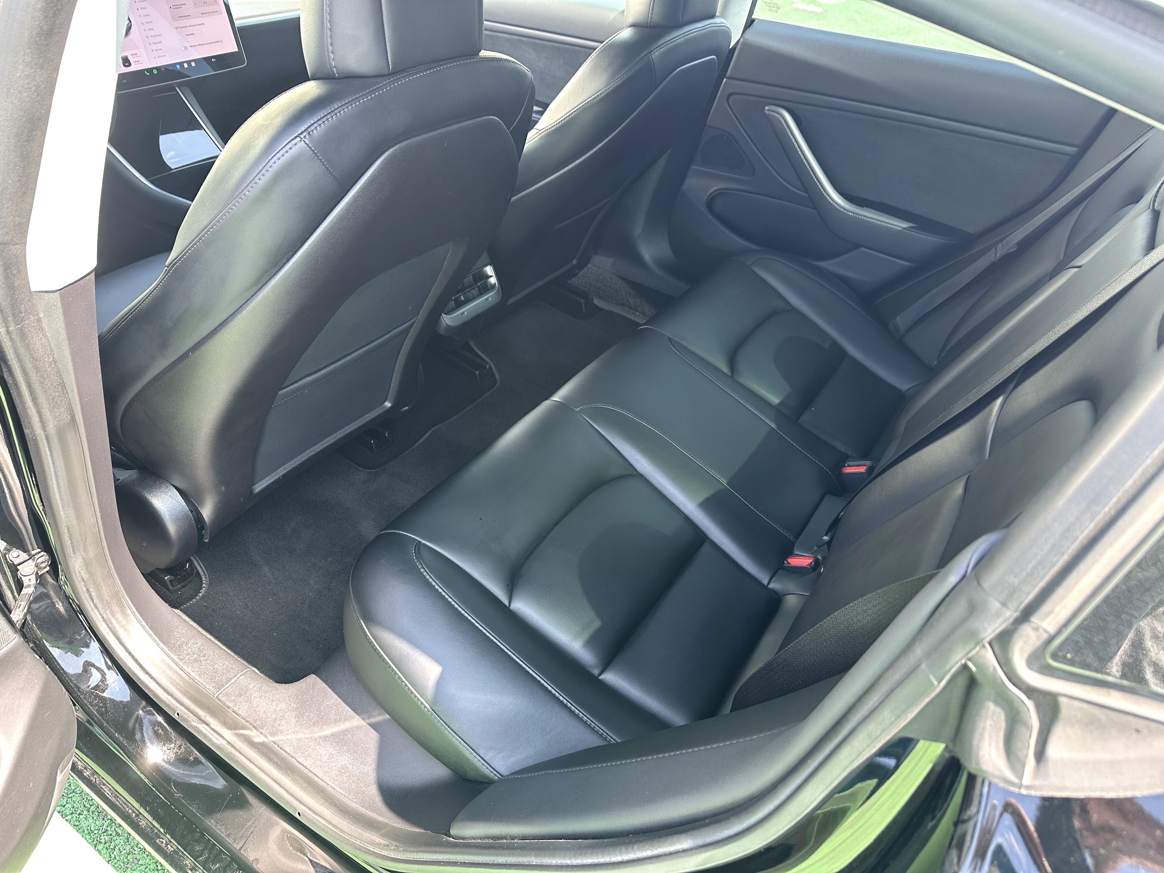 Tesla Model 3, an 2019  Autonomie, Performanță și Tehnologie de Top