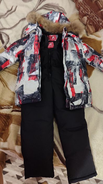 Продам костюм зимний на мальчика