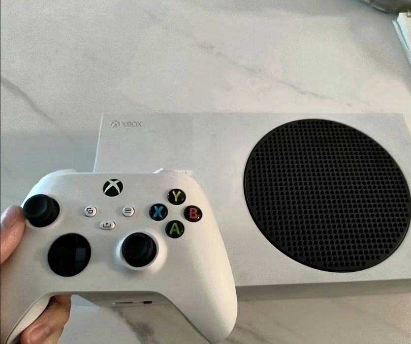 Xbox series s с двумя джойстиками