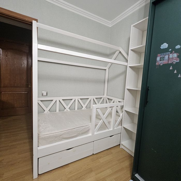 Детская кроватка-домик