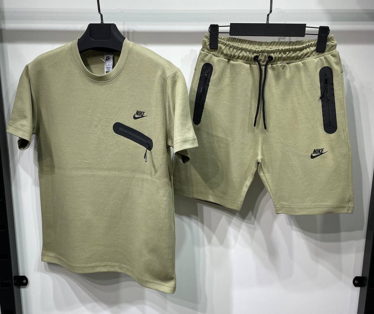 Compleu Nike Tech Produs 2024 l Compleu Pantaloni Tricou NOU