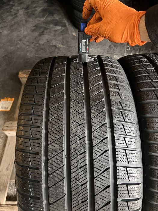 2 anvelope iarna NOI 275/35/19 , Vredestein , 8 mm