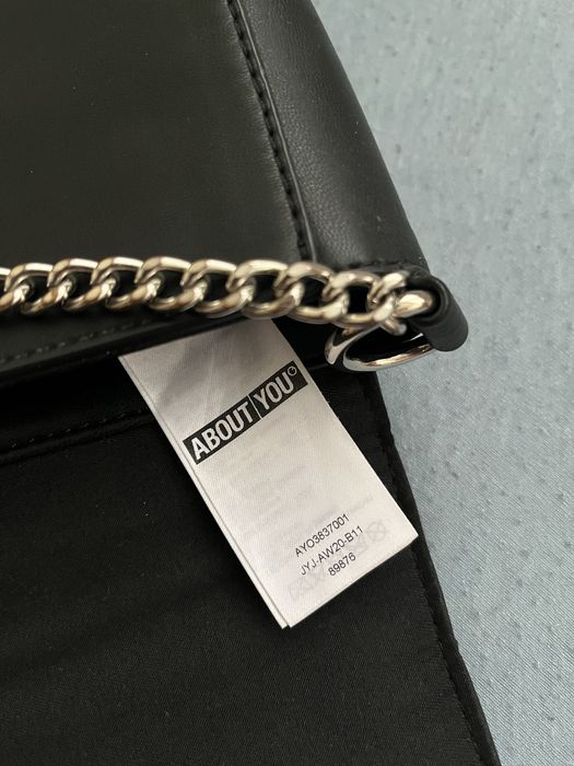 Дамска черна чанта - about you