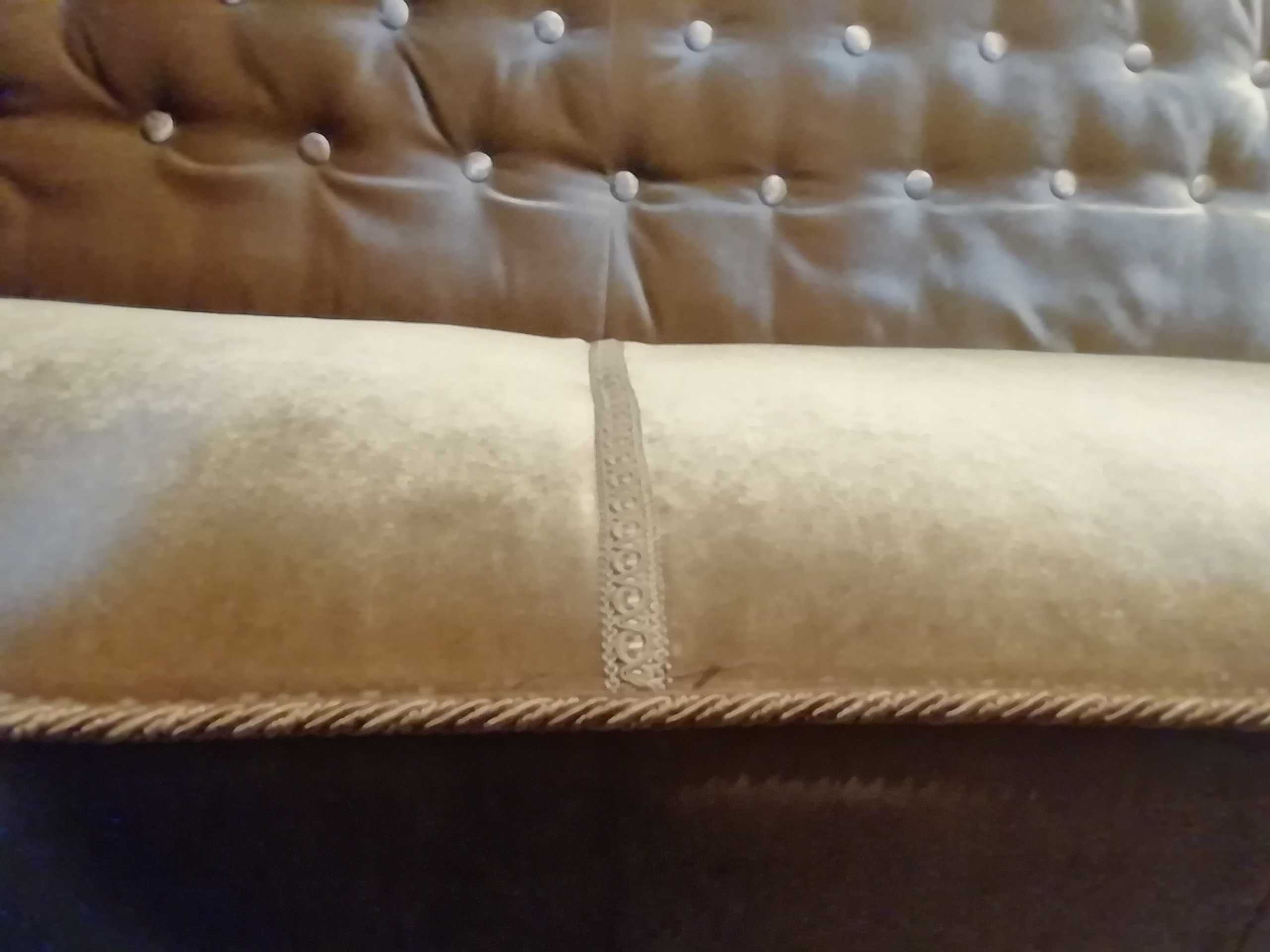 Canapea 3 locuri Lux model baroc cu tapiterie din catifea aurie