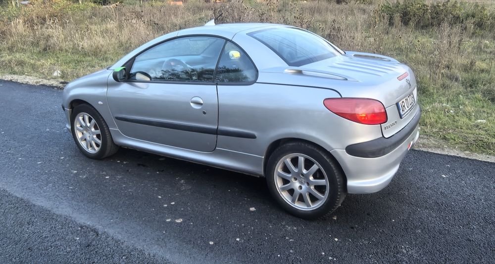 Vând autoturism marca Peugeot decapotabil 206 CC