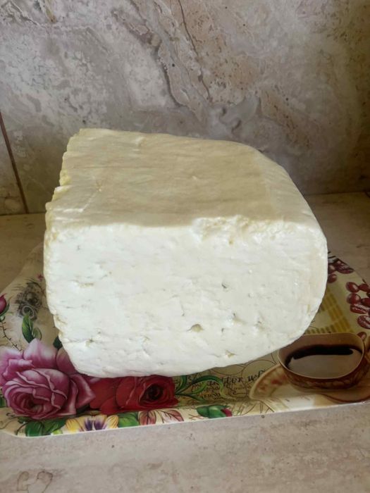 Vând brânză telemea de oaie