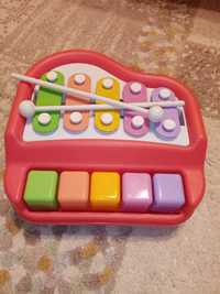 Instrument muzical 2in1 xilofon si pian muzical pentru bebe 18 luni+