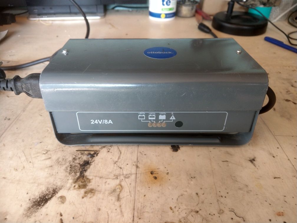 Зарядно за инвалидна количка 24v 8A