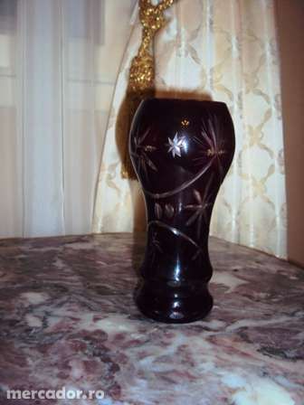 Vas de cristal rosu taiat manual