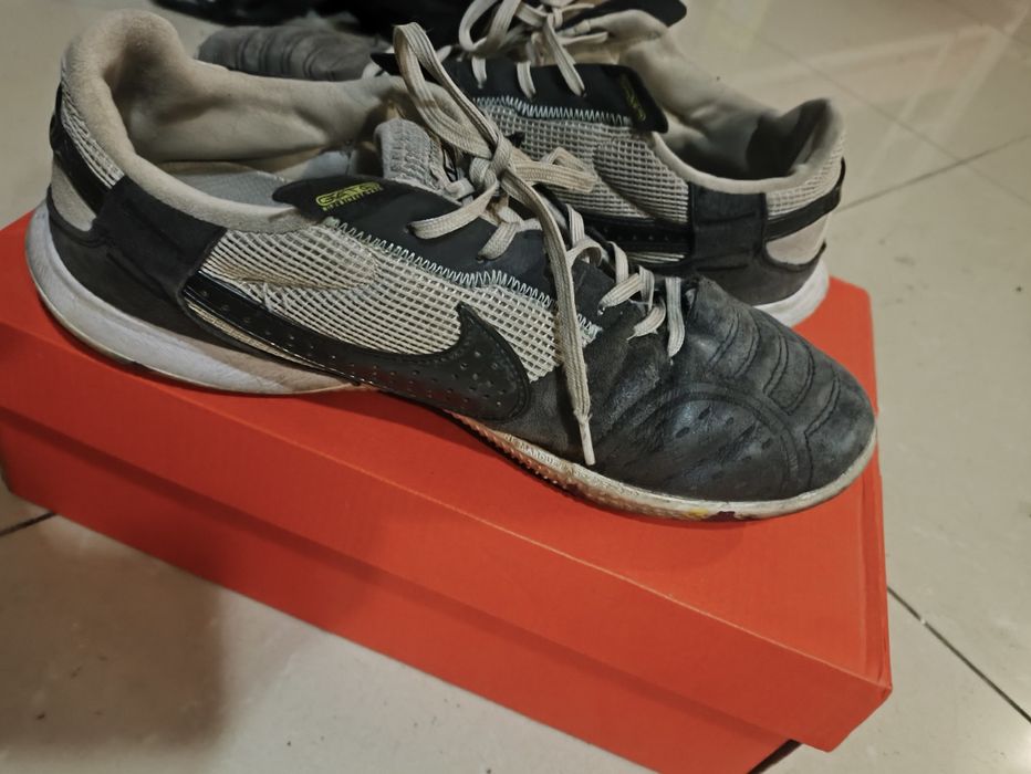 Футзалка Найк 1,5-2 ай киылген почти новый