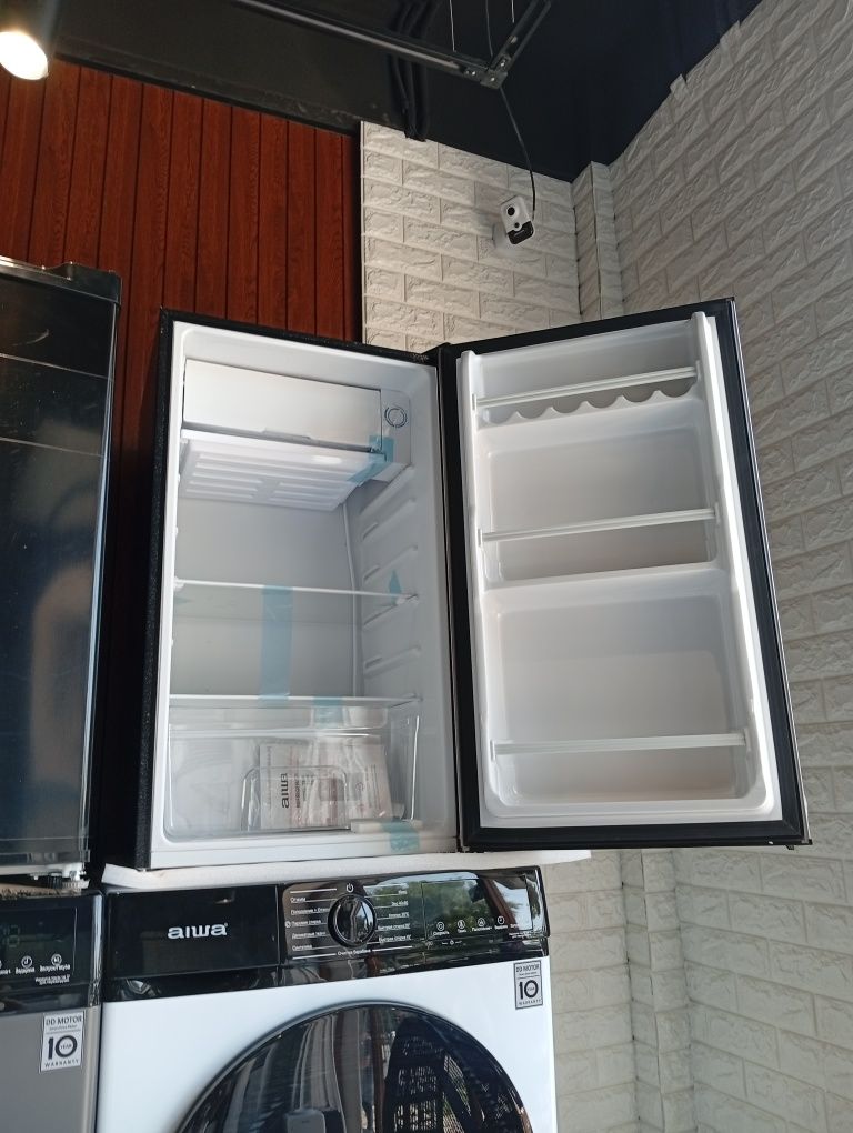 Mini holadilnik Aiwa 90 litr