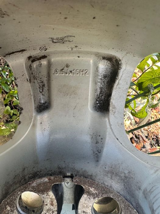 Jenti aliaj Ford cu cauciucuri de iarnă 205/55/16