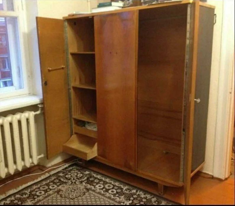 Шифоньер (шкаф для вещей)