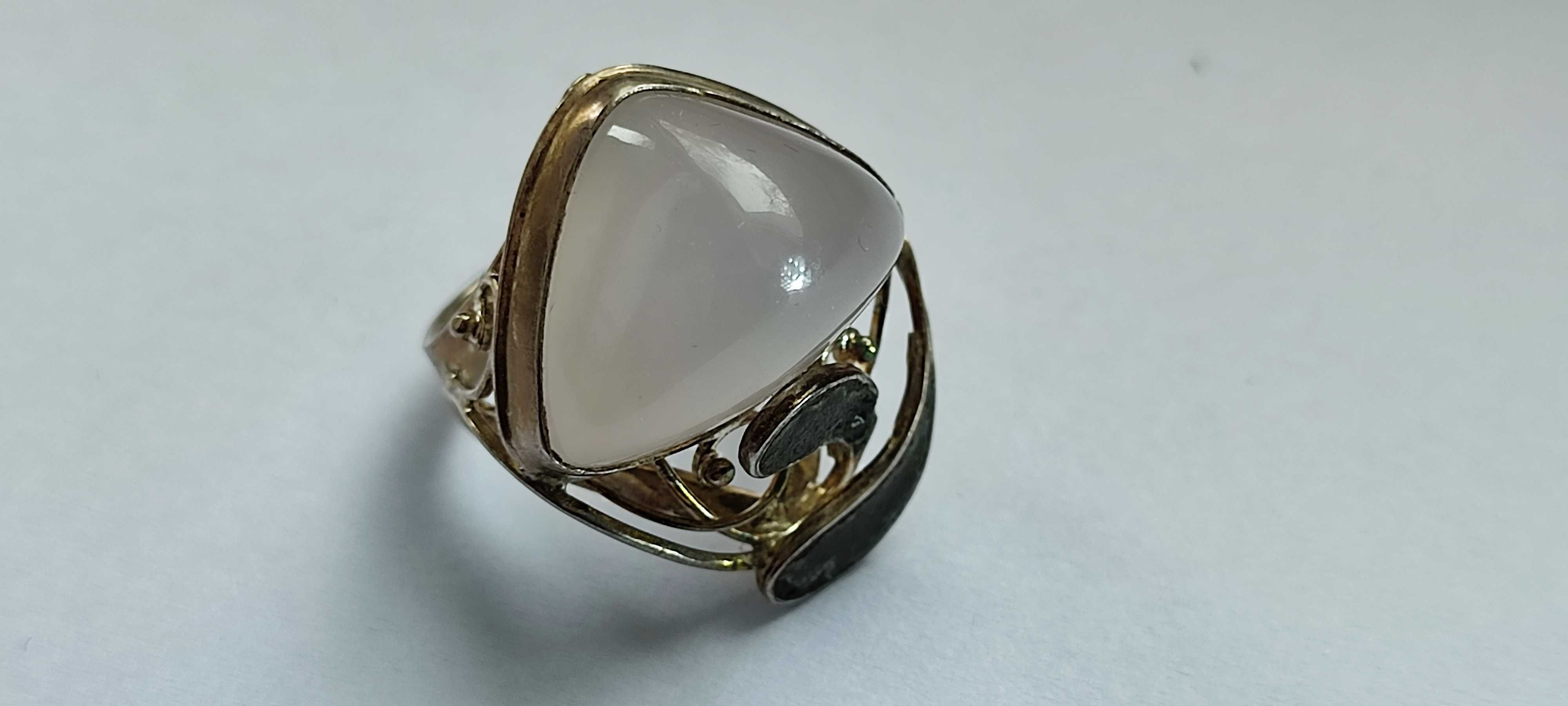 Изящное серебряное кольцо с камнем ОПАЛ