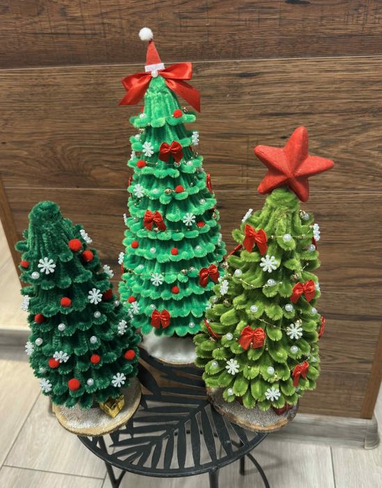 Налични Коледни елхички