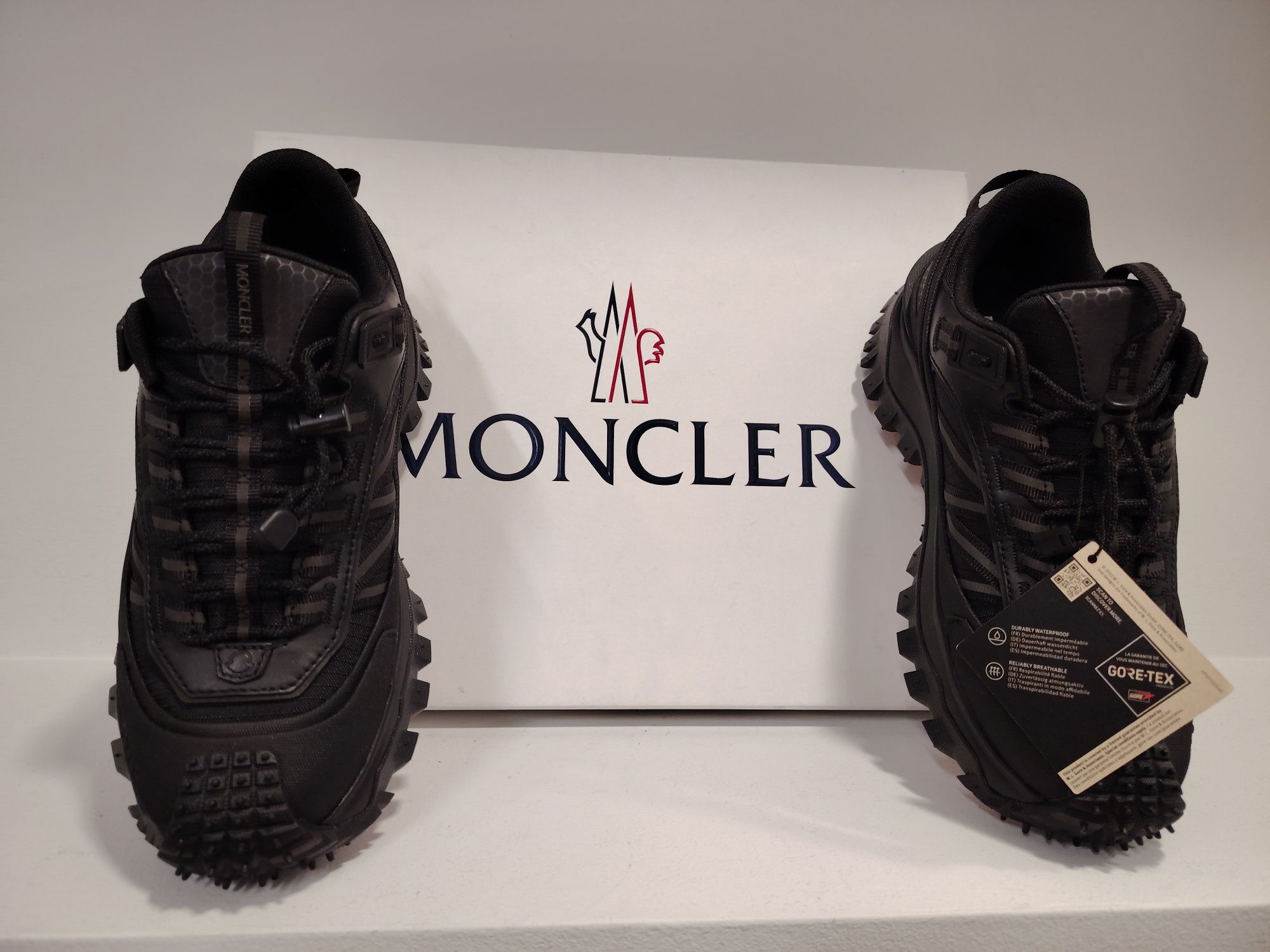 MONCLER кецове .