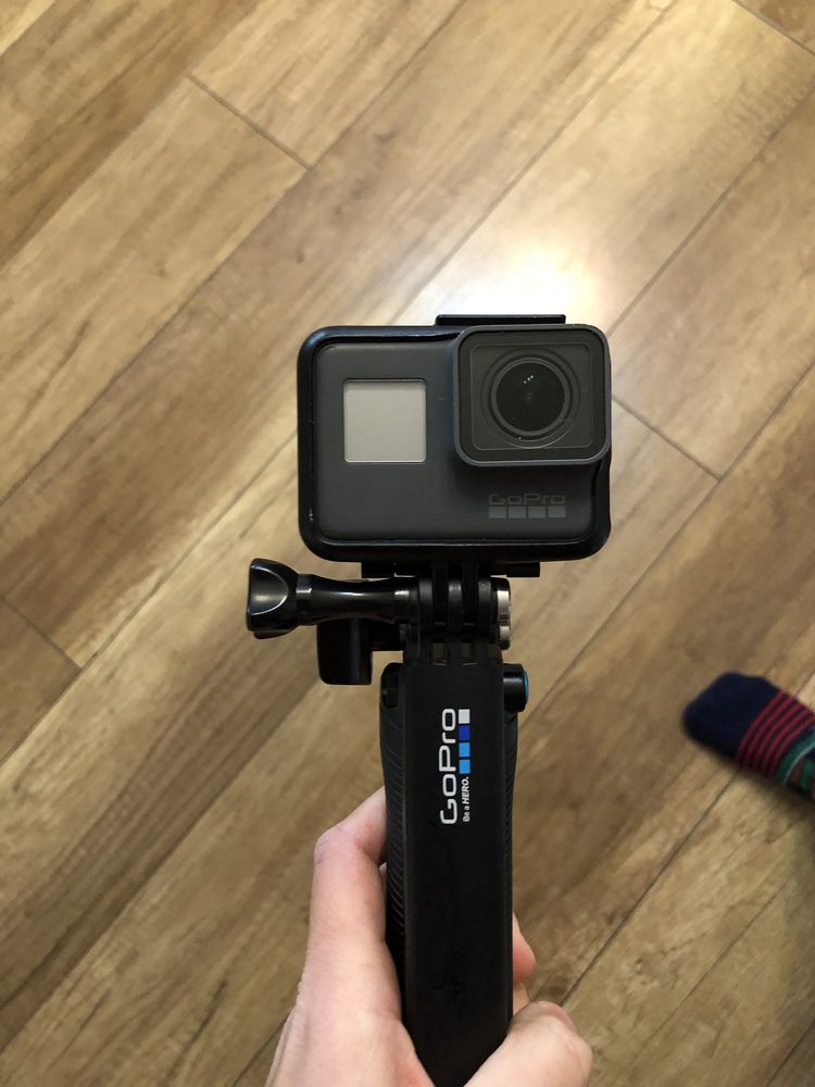 GoPro Hero 5 black + accesorii si 3 baterii suplimentare