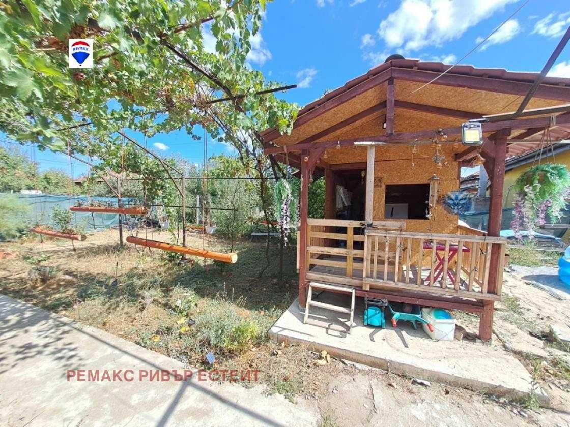 Селска къща за продажба в с. Бръшлен, обл. Русе