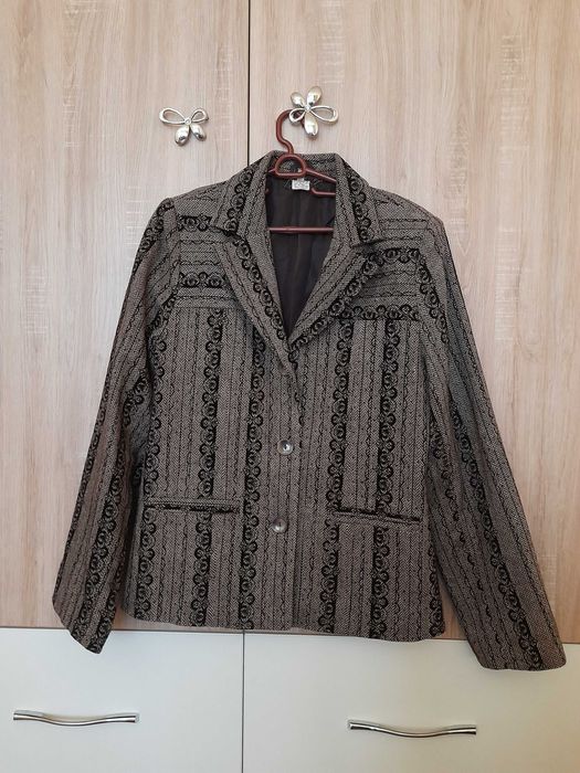 Дамско сако,размер 44