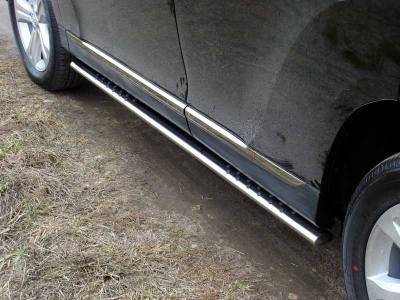 Пороги Защита порогов Toyota Highlander труба овальная с проступью