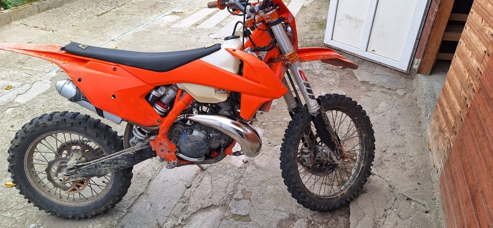 Vand / schimb cu quad