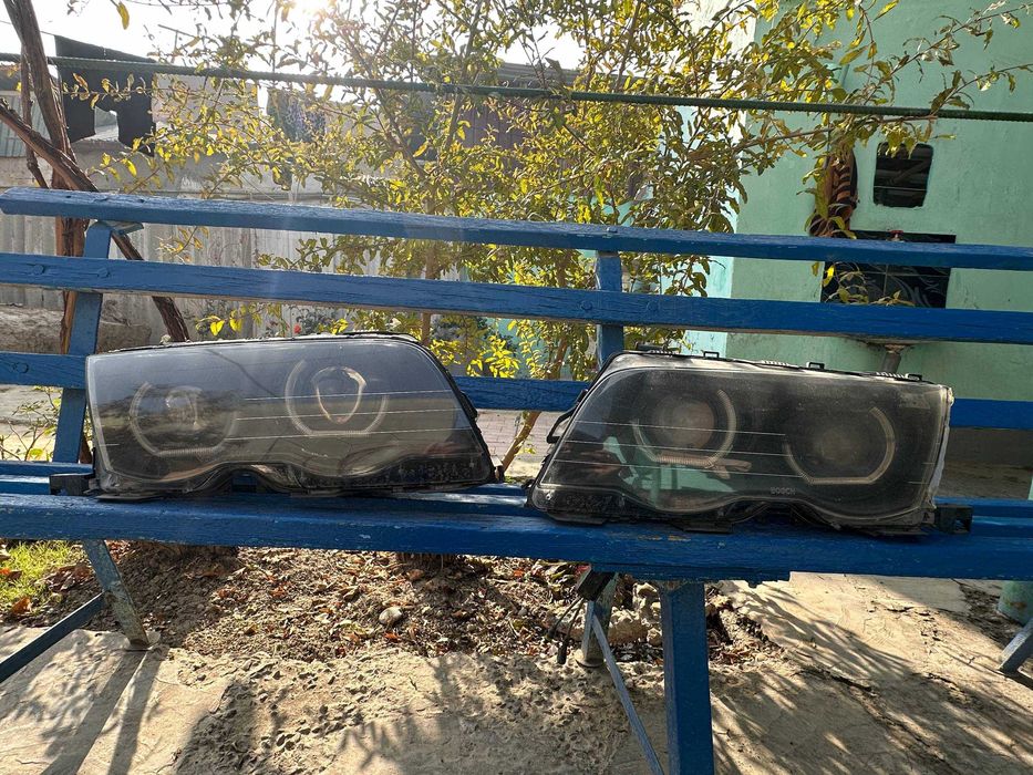 Продаются Фары на бмв и боковушки