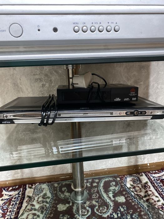 старый Телевизор LG с комплектом