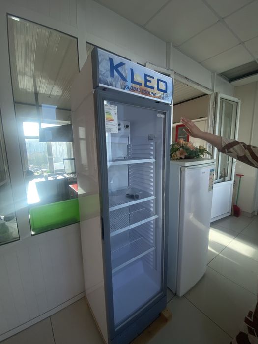 Витринный холодильник