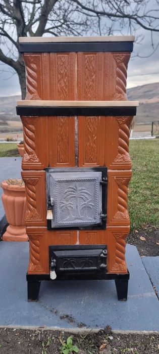 Soba de teracota de vanzare.