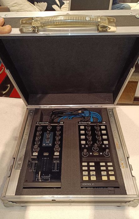 Case dedicat Traktor Kontrol X1 si mixer Z1