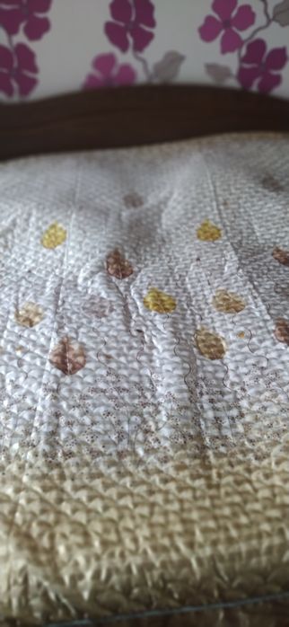 Продается  три пледа на двухспальную  кровать.