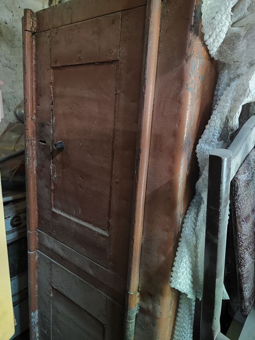 Продам сейф , железный шкаф