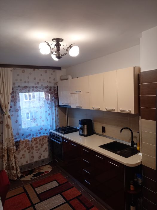 De vânzare apartament 4 camere