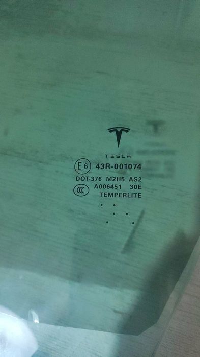 TESLA Model S Front Left Driver Door Window Glass