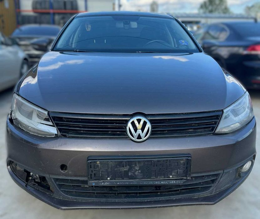 Dezmembrez VW Jetta 1.6D CAY 5+1trepte cod cutie LHW 2012 culoare LH8Z