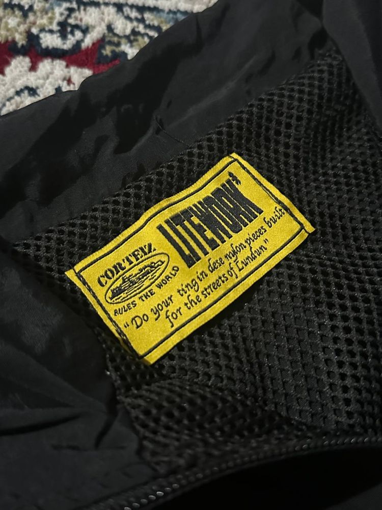 Вналичии Corteiz Ветровка gore-tex