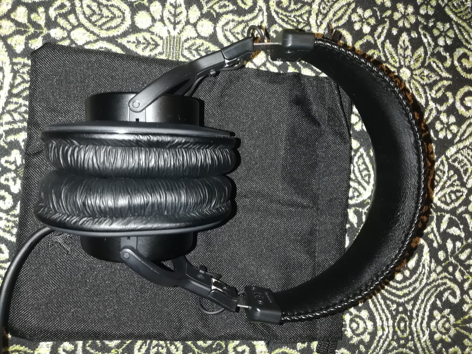 Студийные наушники Sony MDR-7506