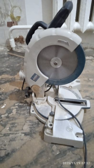 Продам торцовочную пилу