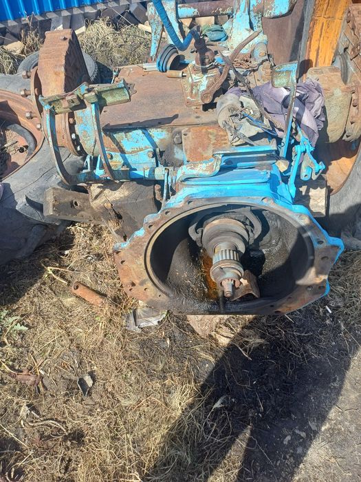 Продам запчасти на т 40