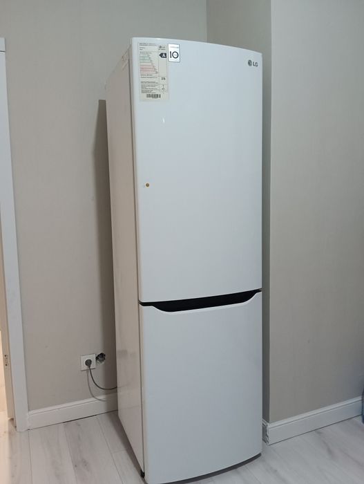 Продам холодильник LG.