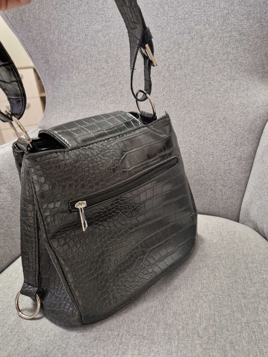 ЧИСТО НОВА кожена чанта