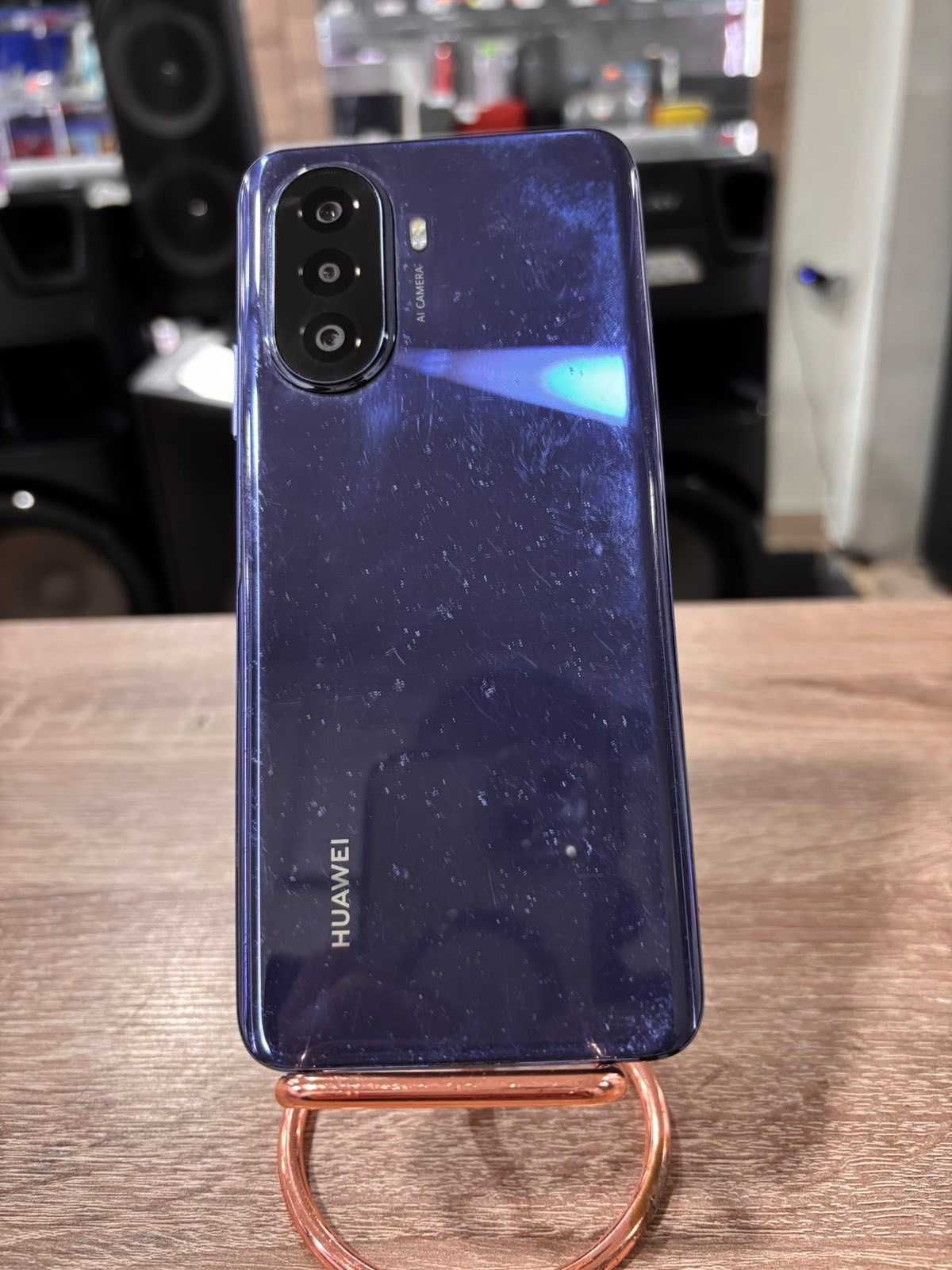 Предлагам ви Мобилен Телефон Huawei Nova Y70
