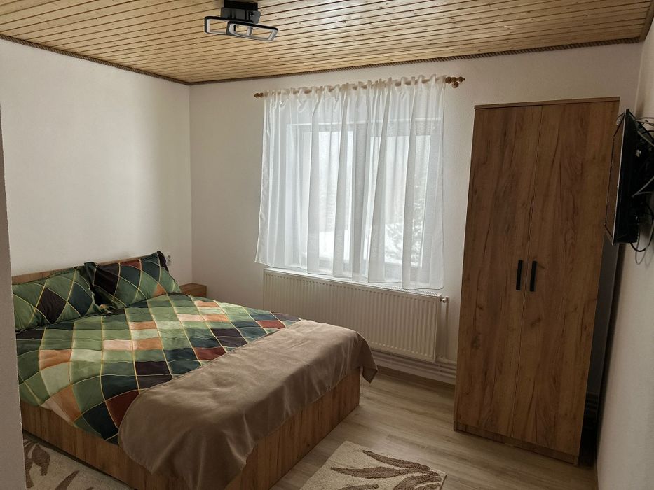 Închiriez cabană în stațiunea turistică Rausor Retezat