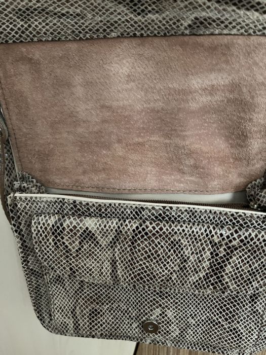 Дамска малка чанта,без забележки.