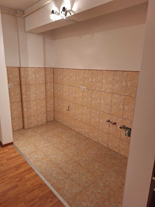 Vand apartament cu 1 camere si 2 garaje