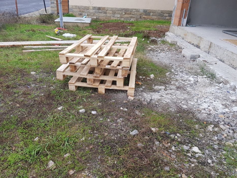Продавам дървени палети